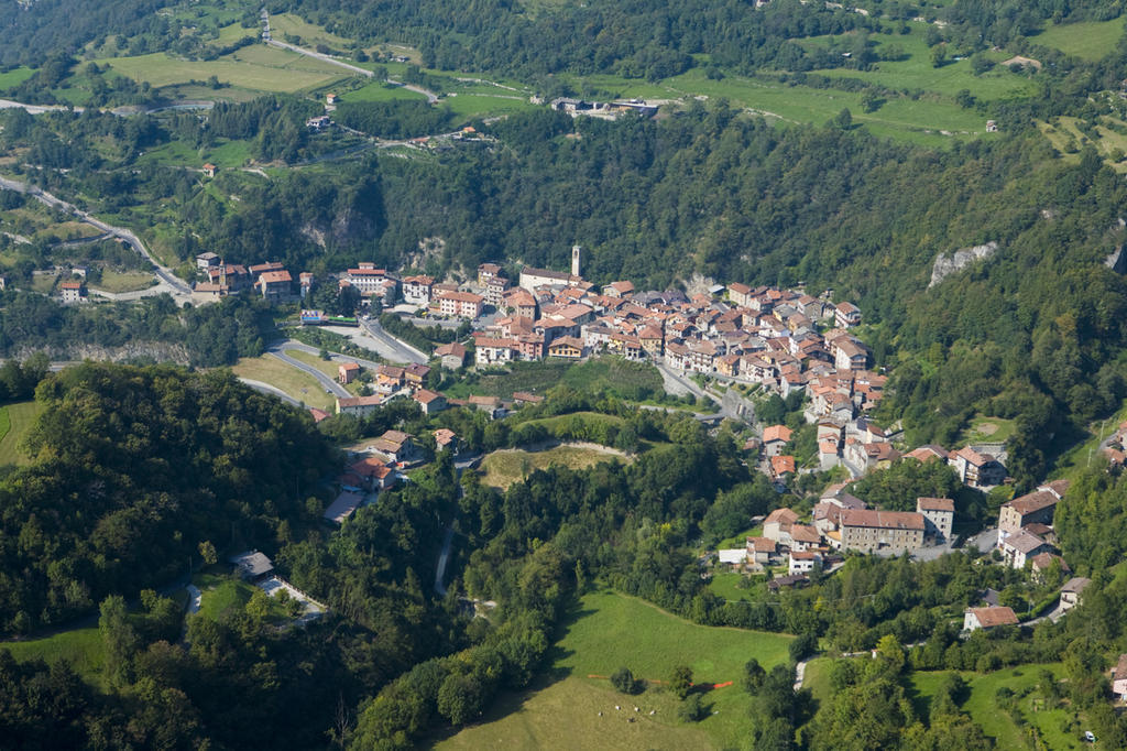 Quader Nidi Nel Verde Bienno Exterior foto